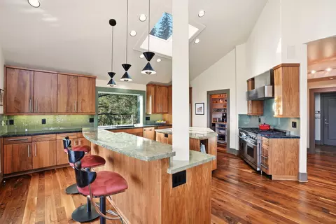 Kitchen - 1627 NW Summit Dr, Bend, OR 97703 photo 2 of 19