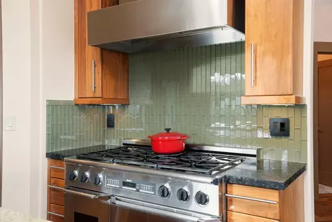 Kitchen - 1627 NW Summit Dr, Bend, OR 97703 photo 7 of 19