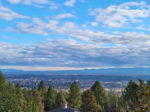 1627 NW Summit Dr, Bend, OR 97703
