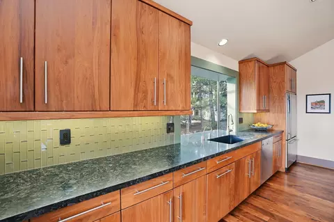 Kitchen - 1627 NW Summit Dr, Bend, OR 97703 photo 19 of 19