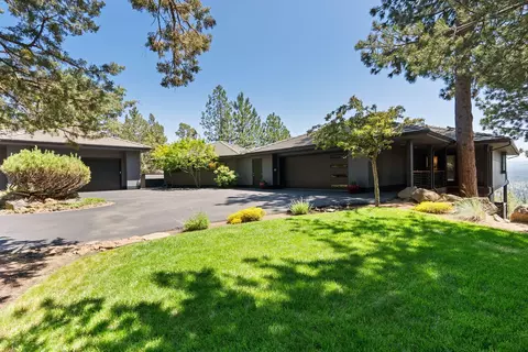 Exterior - 1627 NW Summit Dr, Bend, OR 97703 photo 1 of 4