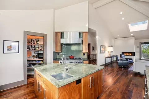 Kitchen - 1627 NW Summit Dr, Bend, OR 97703 photo 4 of 19