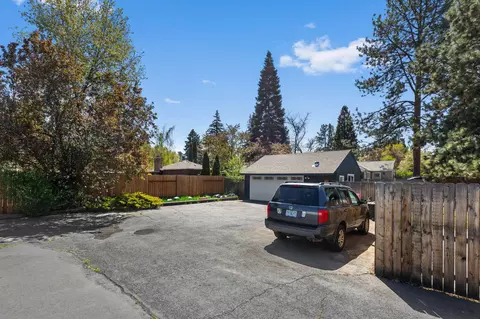 Exterior - 924 NE 9th St, Bend, OR 97701 photo 6 of 6