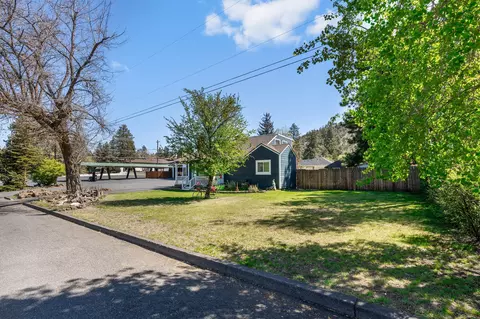 Exterior - 924 NE 9th St, Bend, OR 97701 photo 1 of 6