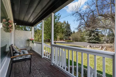 Exterior - 924 NE 9th St, Bend, OR 97701 photo 2 of 6