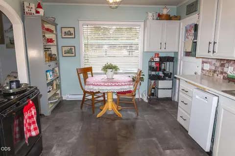 Kitchen - 924 NE 9th St, Bend, OR 97701 photo 4 of 4