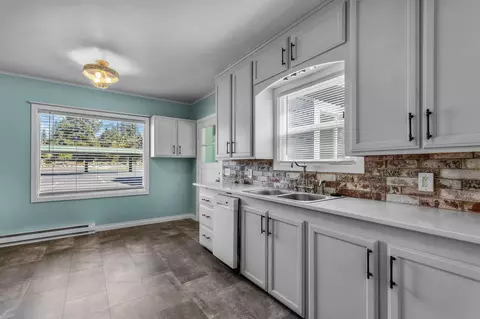 Kitchen - 924 NE 9th St, Bend, OR 97701 photo 3 of 4