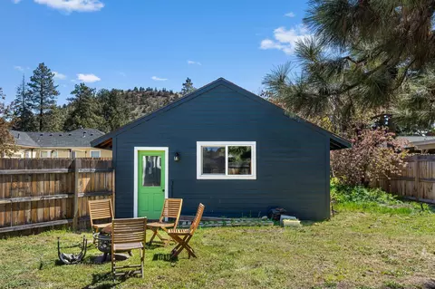 Exterior - 924 NE 9th St, Bend, OR 97701 photo 5 of 6