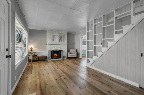 Living - 924 NE 9th St, Bend, OR 97701 photo 2 of 3