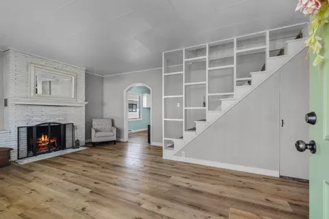 Living - 924 NE 9th St, Bend, OR 97701 photo 1 of 3