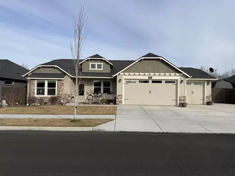 2900 NW 23rd St, Redmond, OR 97756