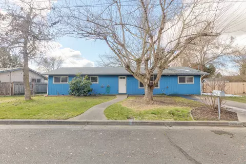 1110 SW Juniper Dr, Grants Pass, OR 97526