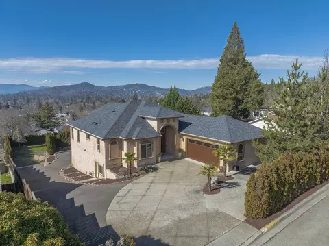 850 NE Tokay Hts, Grants Pass, OR 97526