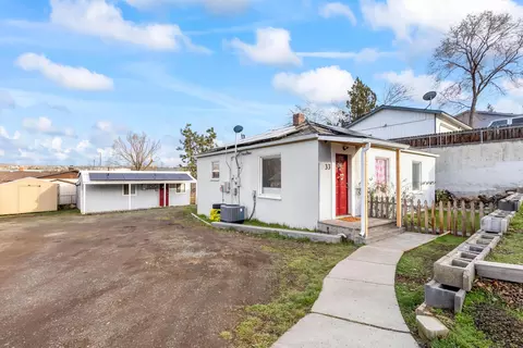 433 SE 9th St, Madras, OR 97741