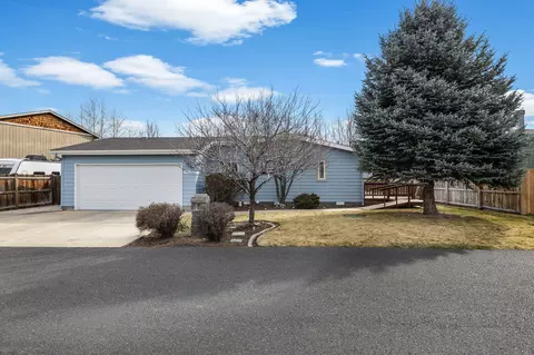 2108 NE 6th St, Redmond, OR 97756