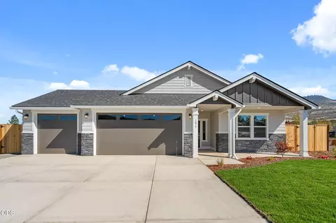 3073 Sky Lakes Dr #59, Medford, OR 97504
