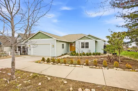 952 Oak St, Ashland, OR 97520