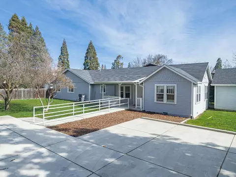 2165 Crestbrook Rd, Medford, OR 97504