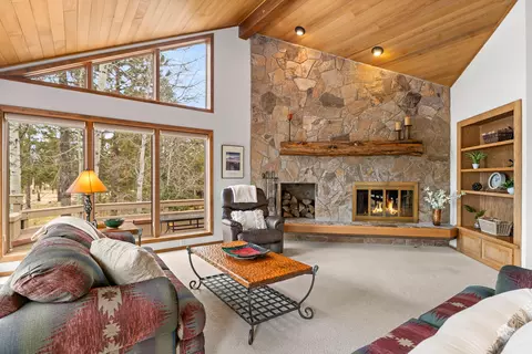 17902 Catkin Ln #9, Sunriver, OR 97707