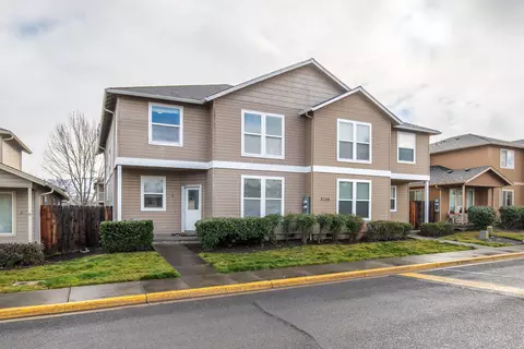 3166 Juniper Ridge Dr #B, Medford, OR 97504