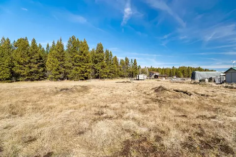16962 Elsinore Rd, Bend, OR 97707 photo 3