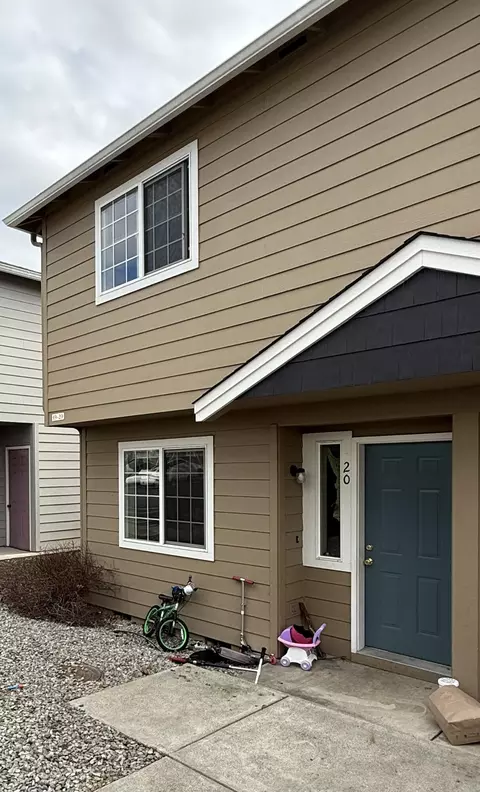 2030 Brookhurst St #20, Medford, OR 97504