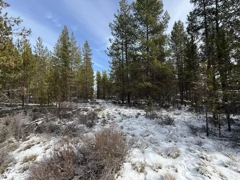 52842 Bridge Dr, La Pine, OR 97739 photo 2