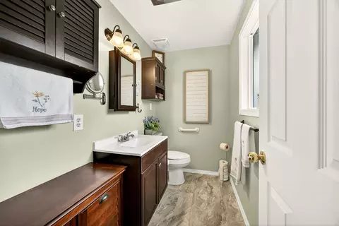 Bath - 318 S Buchanan Ave, Eagle Point, OR 97524 photo 1 of 4