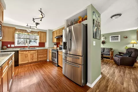 Kitchen - 318 S Buchanan Ave, Eagle Point, OR 97524 photo 1 of 6