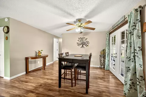 Dining - 318 S Buchanan Ave, Eagle Point, OR 97524 photo 1 of 3