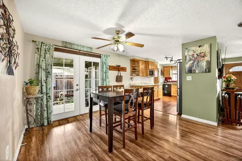Dining - 318 S Buchanan Ave, Eagle Point, OR 97524 photo 3 of 3