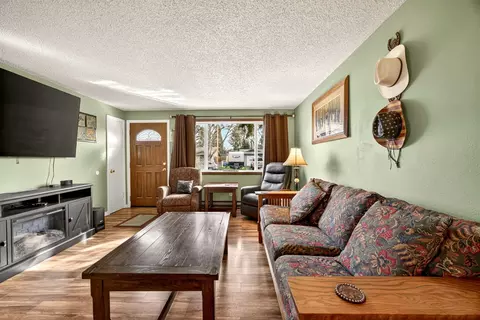Living - 318 S Buchanan Ave, Eagle Point, OR 97524 photo 2 of 3
