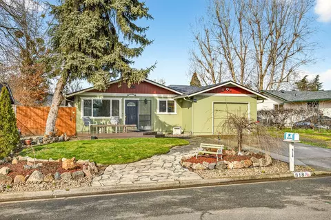 Exterior - 318 S Buchanan Ave, Eagle Point, OR 97524 photo 15 of 17