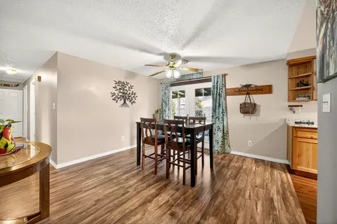 Dining - 318 S Buchanan Ave, Eagle Point, OR 97524 photo 2 of 3