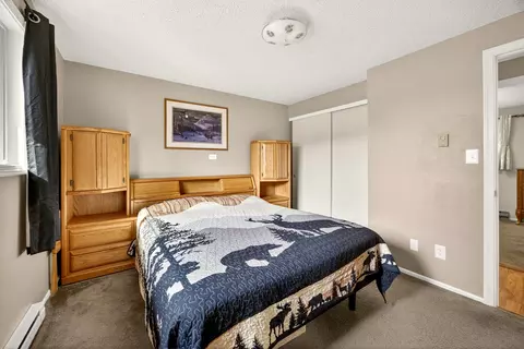 Bedroom - 318 S Buchanan Ave, Eagle Point, OR 97524 photo 2 of 4