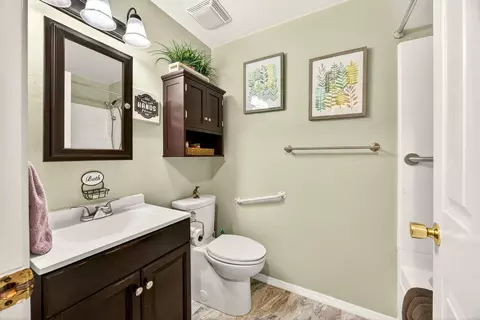Bath - 318 S Buchanan Ave, Eagle Point, OR 97524 photo 3 of 4