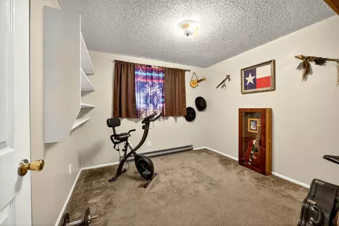 Bedroom - 318 S Buchanan Ave, Eagle Point, OR 97524 photo 4 of 4