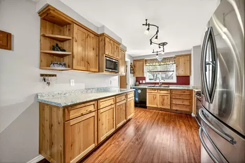 Kitchen - 318 S Buchanan Ave, Eagle Point, OR 97524 photo 3 of 6