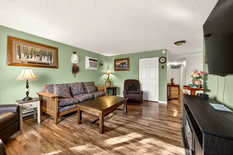 Living - 318 S Buchanan Ave, Eagle Point, OR 97524 photo 3 of 3