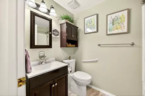 Bath - 318 S Buchanan Ave, Eagle Point, OR 97524 photo 2 of 4