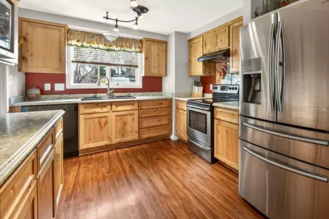 Kitchen - 318 S Buchanan Ave, Eagle Point, OR 97524 photo 2 of 6