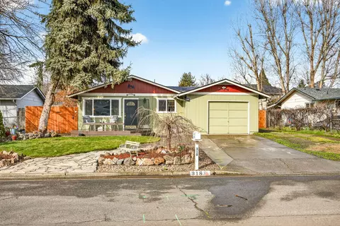 Exterior - 318 S Buchanan Ave, Eagle Point, OR 97524 photo 16 of 17