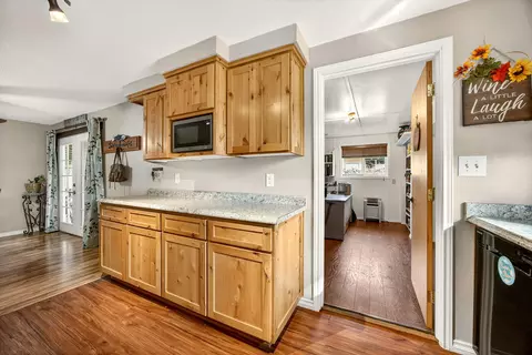 Kitchen - 318 S Buchanan Ave, Eagle Point, OR 97524 photo 6 of 6
