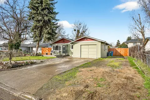 Exterior - 318 S Buchanan Ave, Eagle Point, OR 97524 photo 17 of 17