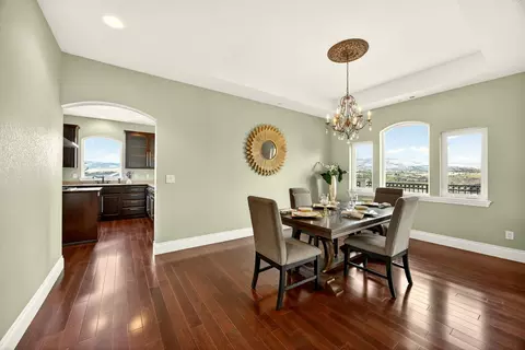Dining - 817 Amerman Dr, Phoenix, OR 97535 photo 1 of 2