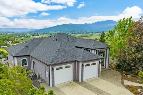 Exterior - 817 Amerman Dr, Phoenix, OR 97535 photo 3 of 3