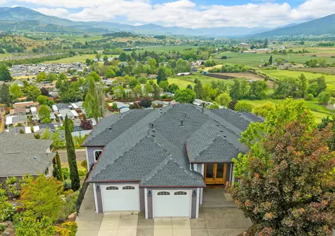 View/Area - 817 Amerman Dr, Phoenix, OR 97535 photo 4 of 5