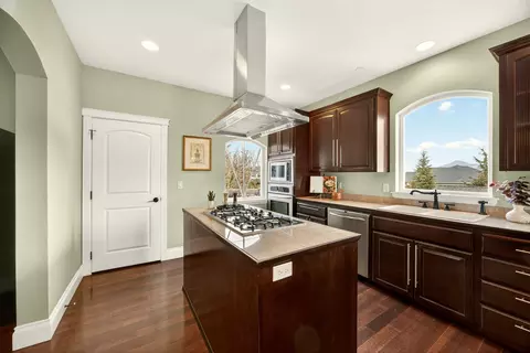 Kitchen - 817 Amerman Dr, Phoenix, OR 97535 photo 2 of 3