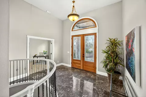 Entry Way - 817 Amerman Dr, Phoenix, OR 97535 photo 1 of 8