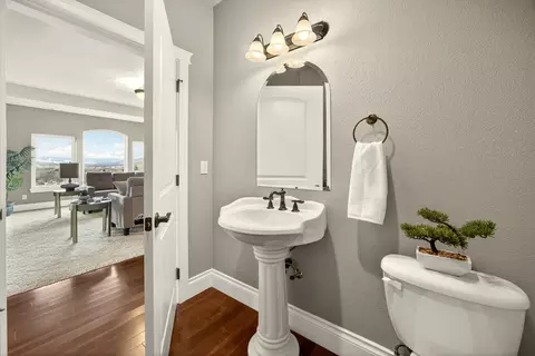 Bath - 817 Amerman Dr, Phoenix, OR 97535 photo 1 of 5